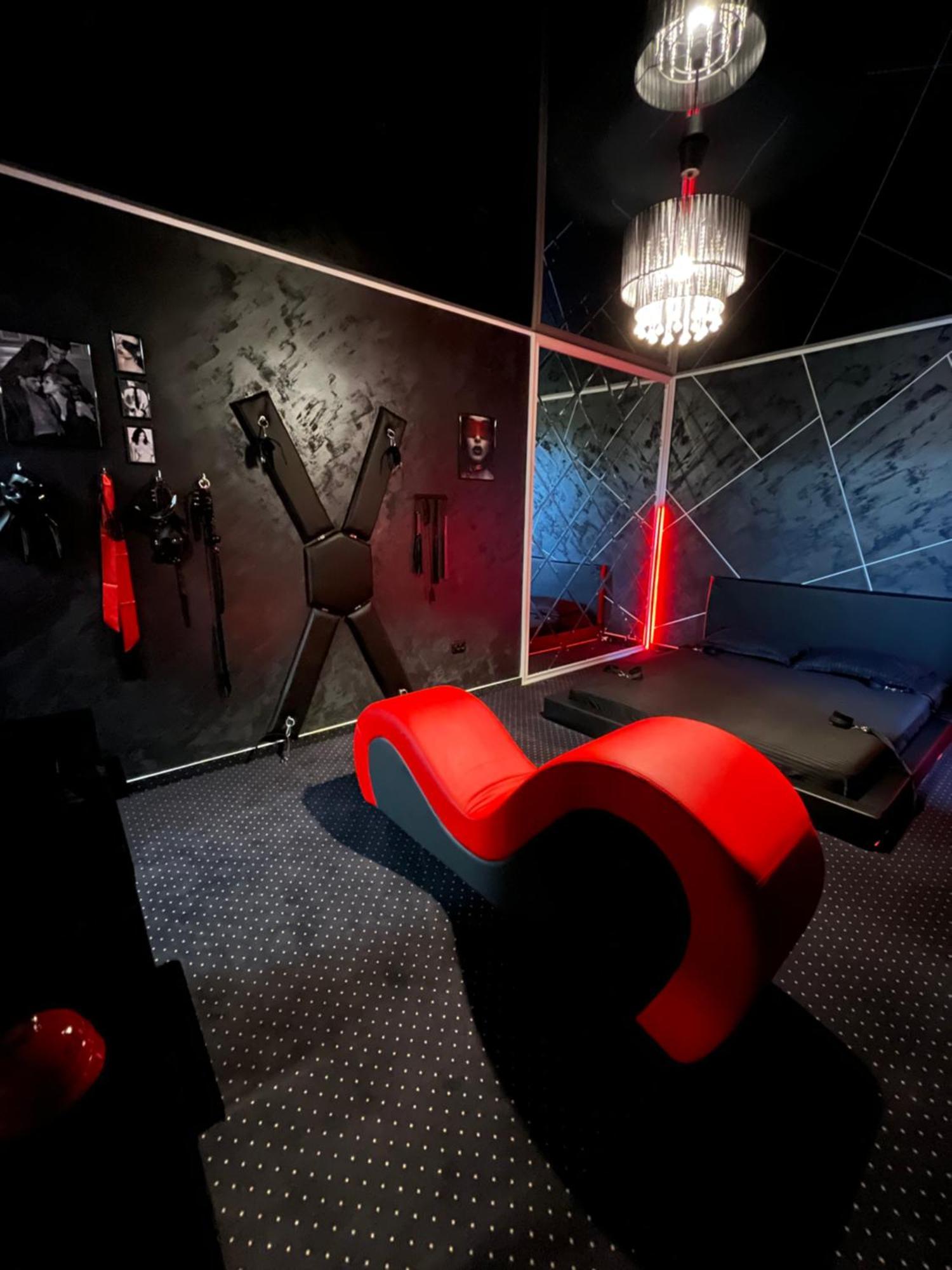 Adult Only Fantasy Room بوخارست المظهر الخارجي الصورة